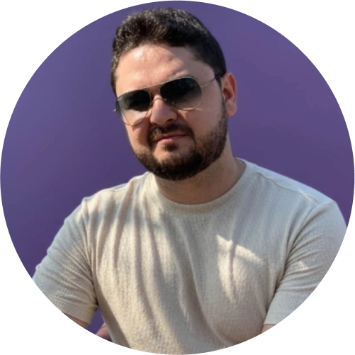 Eduardo Barbosa, pessoa premiada como sexto lugar colocado no ranking de parceiros revendedores, em destaque por excelência em vendas e desempenho comercial.